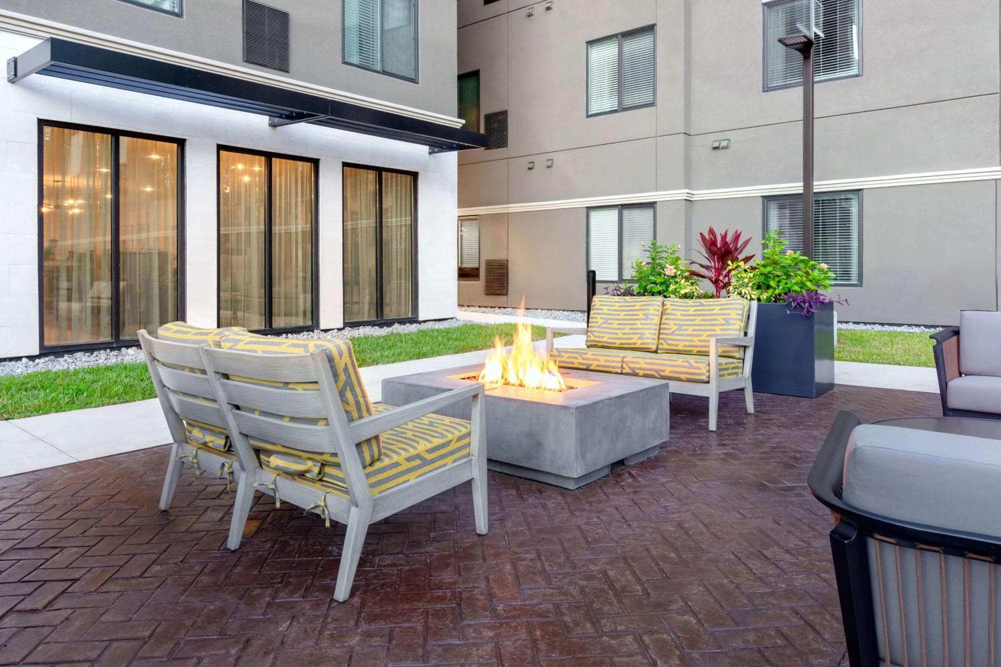 Waterwalk Extended Stay By Wyndham Jacksonville Deerwood Pk Exterior foto